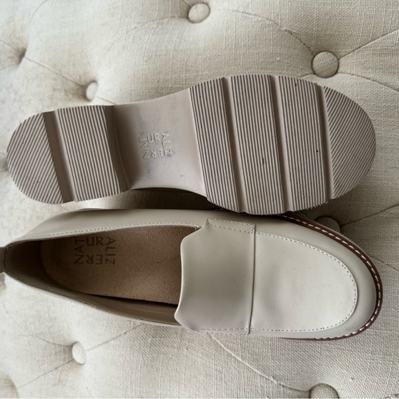Naturizer “Darry” loafer 6.5 cream - Picture 4 of 6